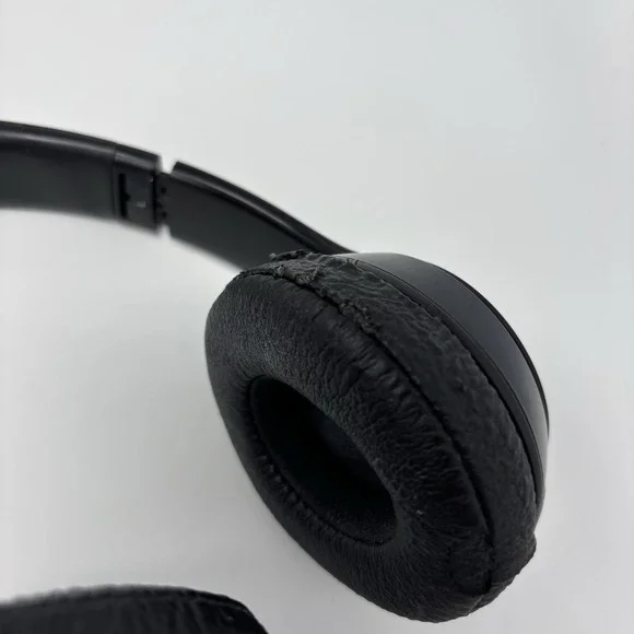 Beats Solo 3 Headphones Wireless W/ Charger And Case